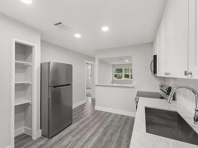 4630 Clover St — Photo 16