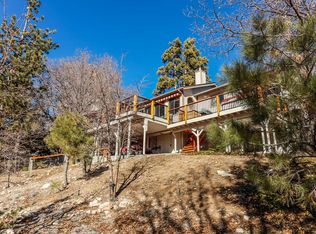 39590 Oakglen Rd, Fawnskin, CA 92333