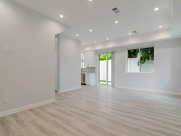 9035 Rathburn Ave #1/2 — Photo 7