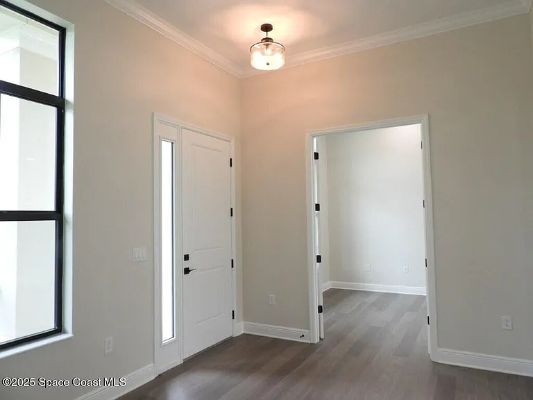 8555 Henry Ave — Photo 2