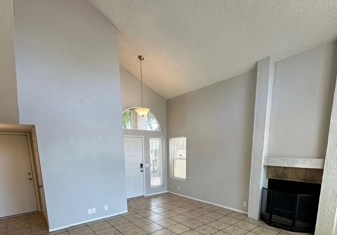 3 bed, 1345 sqft, $1,700 — Photo 2