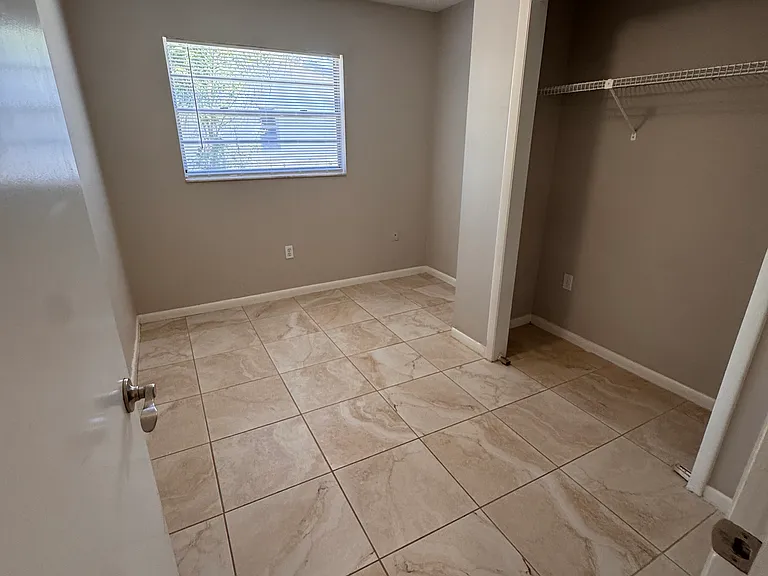 7504 N Thatcher Ave — Photo 19