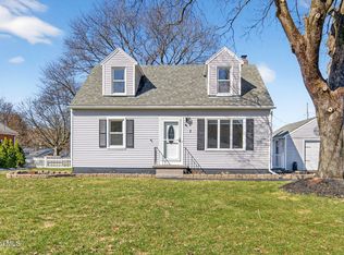 7 Newcomb Drive, Loudonville, NY 12211