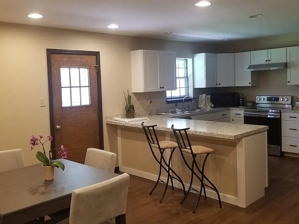 2nd image of 104 Bellingrath St