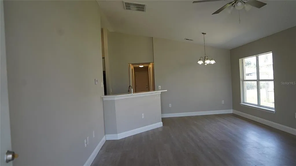 3 bed, 2.0 bath, 1200 sqft, $1,650 — Photo 3