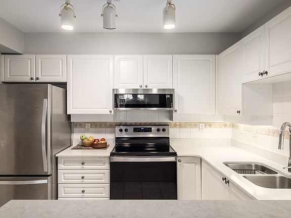 5th image of 295 Schoolhouse St #101