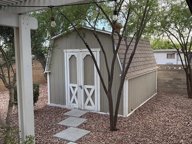 2041 W Marlette Ave — Photo 22