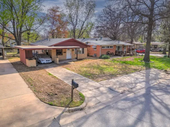 1607 Ann St, Winfield, KS 67156