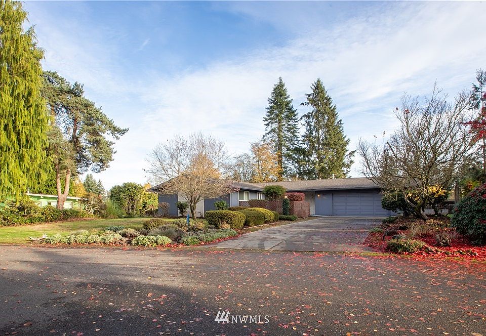 1st image of 4530 Village Dr SE
