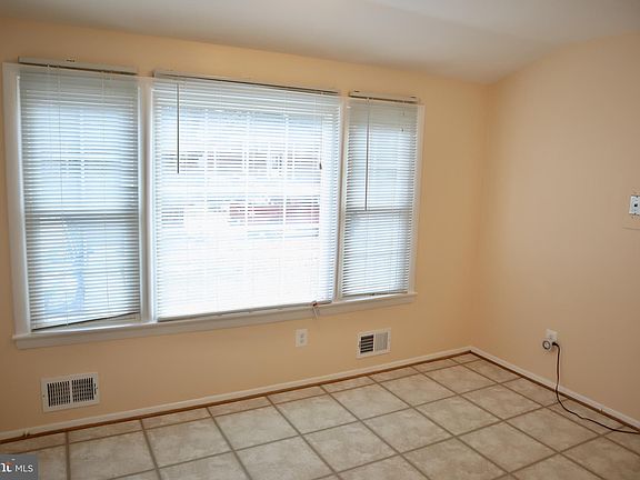 4th image of 5605 Pier Dr