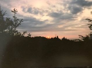 608 Toth Rd, Whitethorn, CA 95589