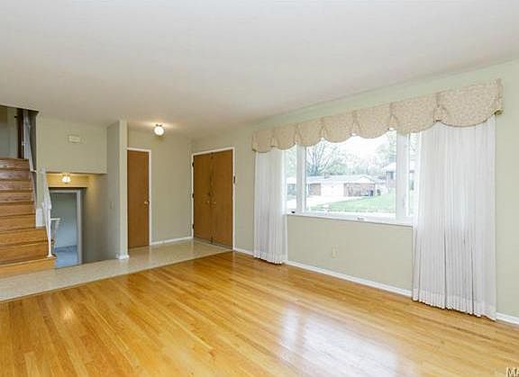 5th image of 4706 Gatesbury Dr