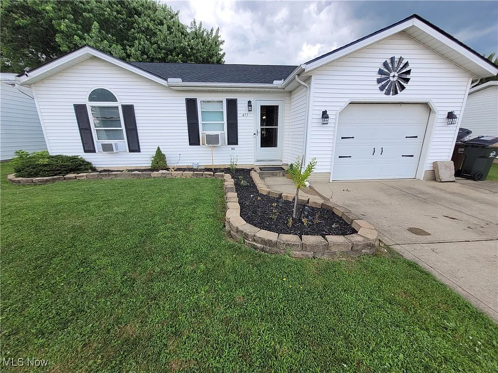 455 Stallion Ct photo 1