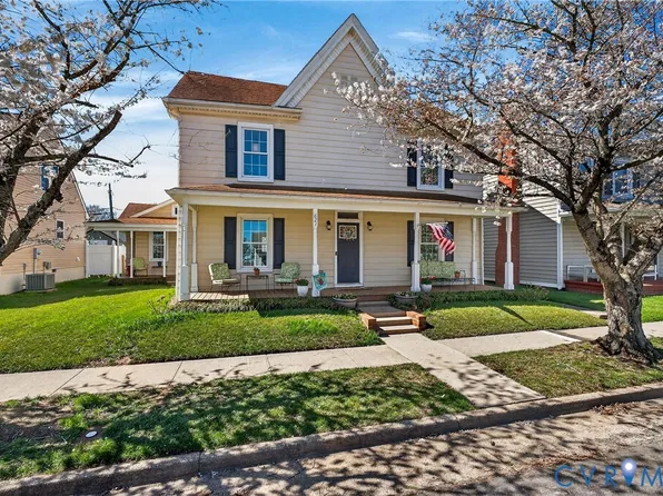 621 Lee St, West Point, VA 23181