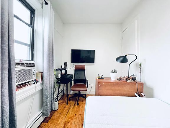 3rd image of 595 Kosciuszko St APT 2