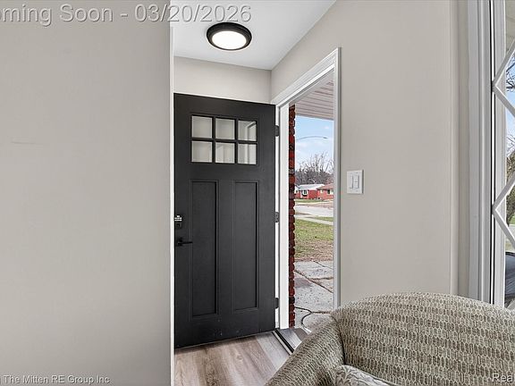 5th image of 38061 Walnut St