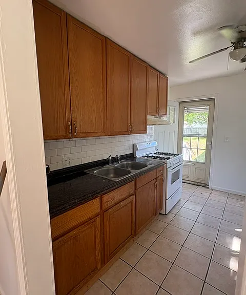 1176 Hawthorne Ave — Photo 4