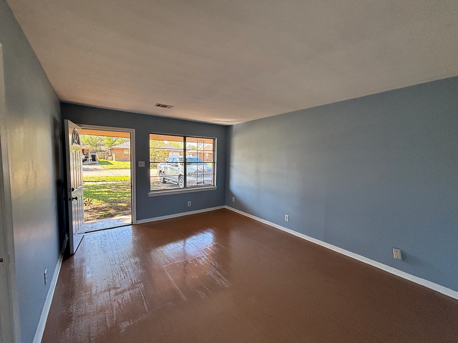 3 bed, 950 sqft, $1,295 — Photo 4