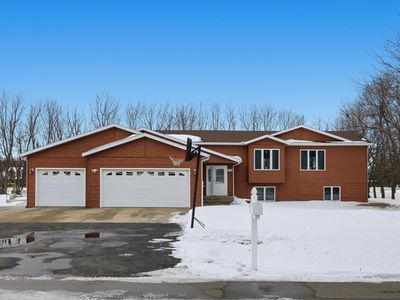 1250 76th Ave S, Fargo, ND, 58104