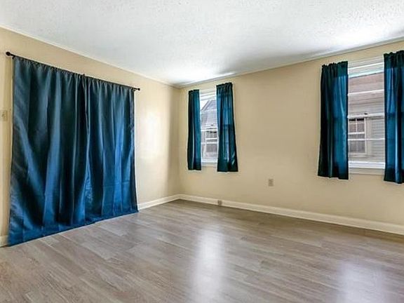 3rd image of 8201 Oleander St
