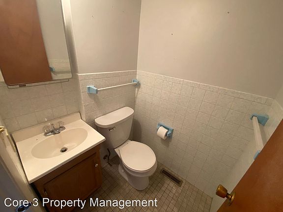 5th image of 203 Eisenhower Dr #2