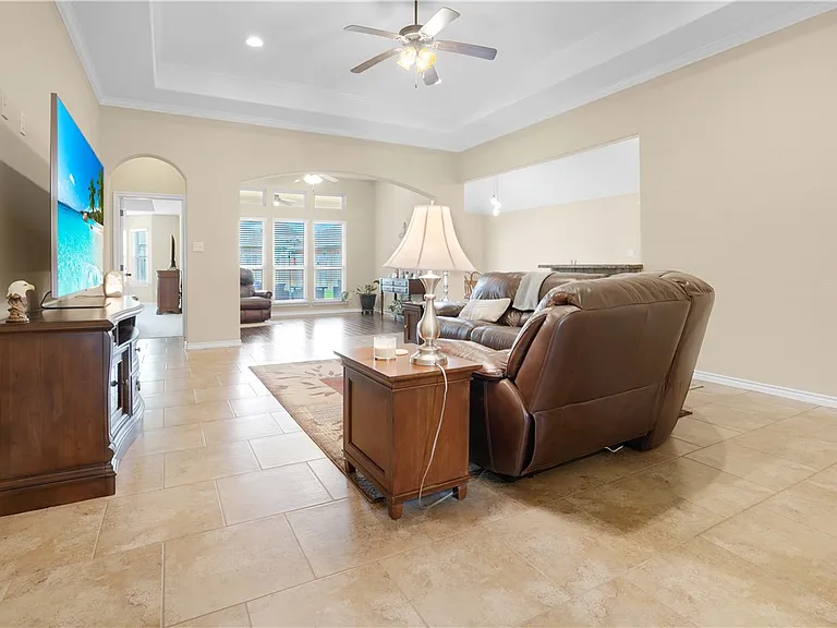 2524 Warkworth Ln — Photo 3