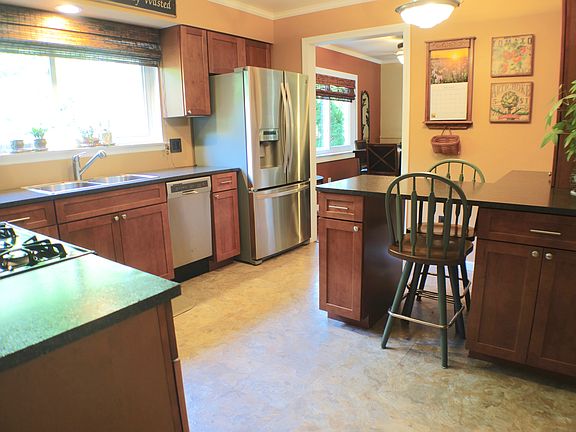 3rd image of 1085 Rue Deauville Blvd