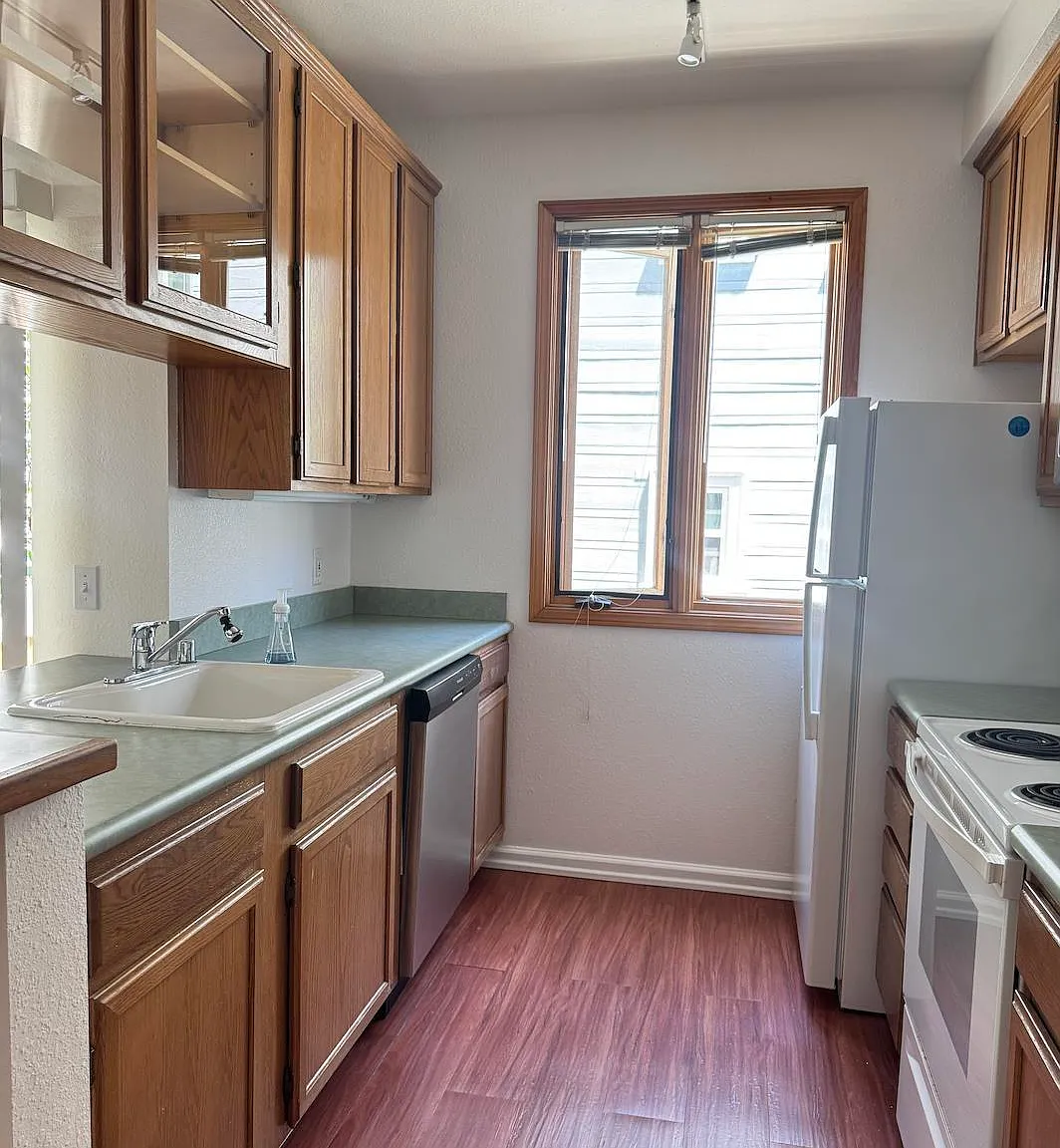 2 bed, 803 sqft, $3,450 — Photo 2