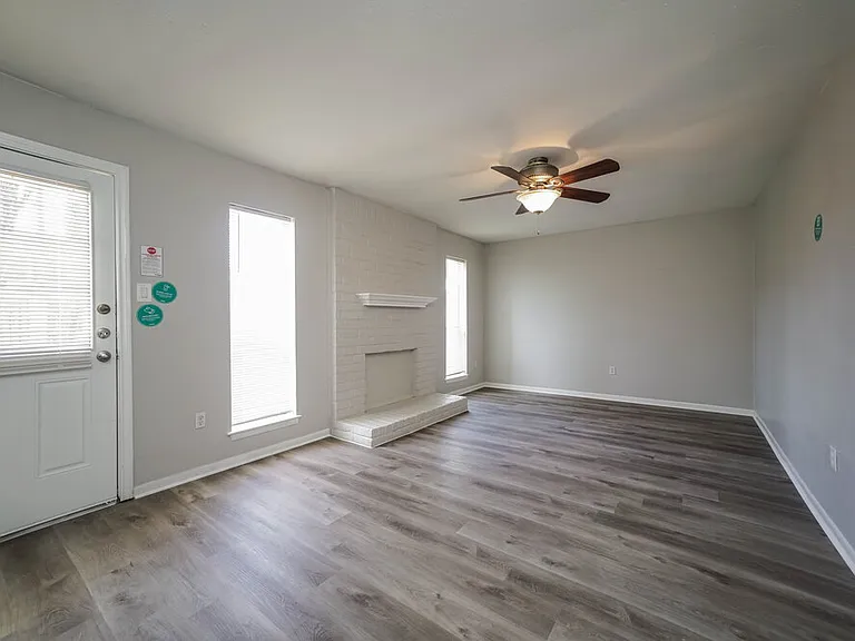 10919 Skybird Dr — Photo 4