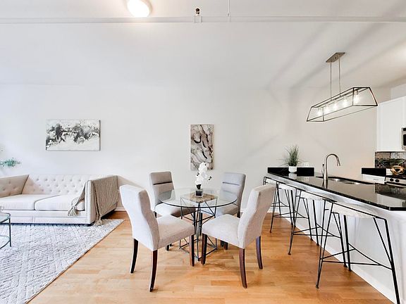 4th image of 437 W Division St #303