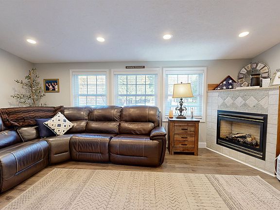 3rd image of 1169 Bay Road