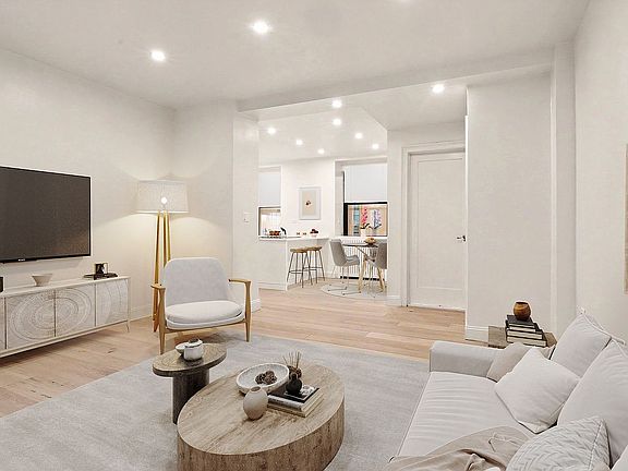 3rd image of 252 W 85th St APT 1B
