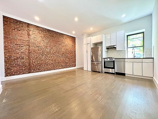 2nd image of 1103 Carroll St