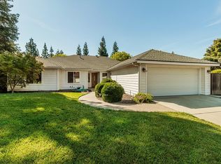 10694 N Coronado Cir, Fresno, CA 93730