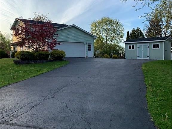 3rd image of 100 Thistlewood Ln