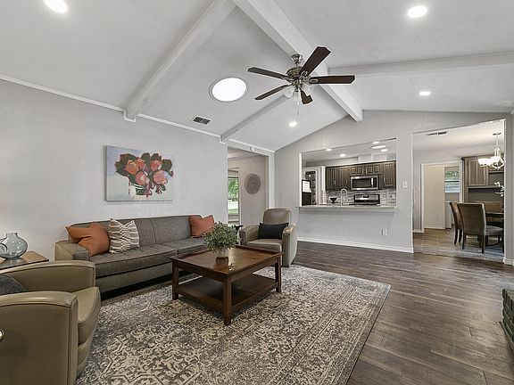 4th image of 1118 Hanna Cir #1E-626091