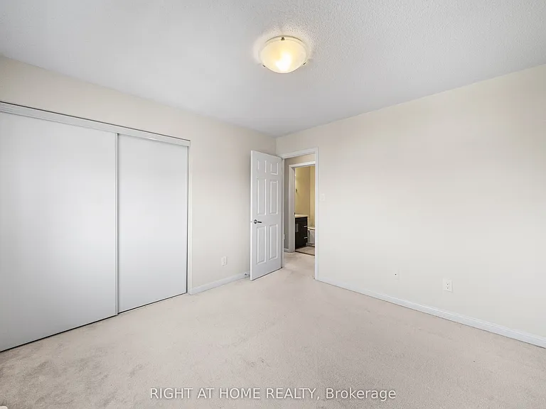 291 Woodley Cres — Photo 23