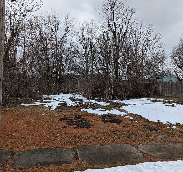 2nd image of 207 Harriet St