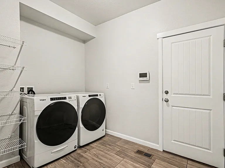 6812 Dewey Dr — Photo 22