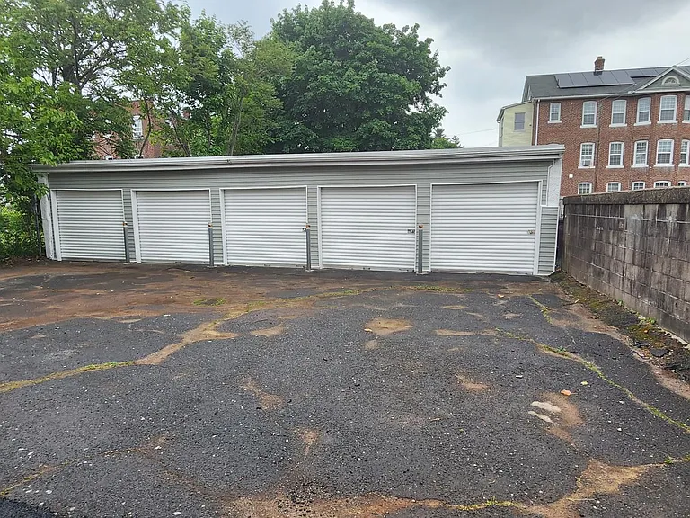 189 Oak St #3R — Photo 8
