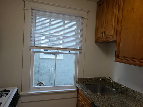 4th image of 2020 Broadway St #2