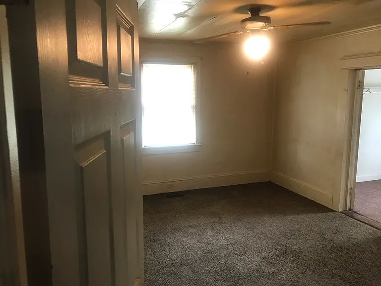 1106 N George St — Photo 14