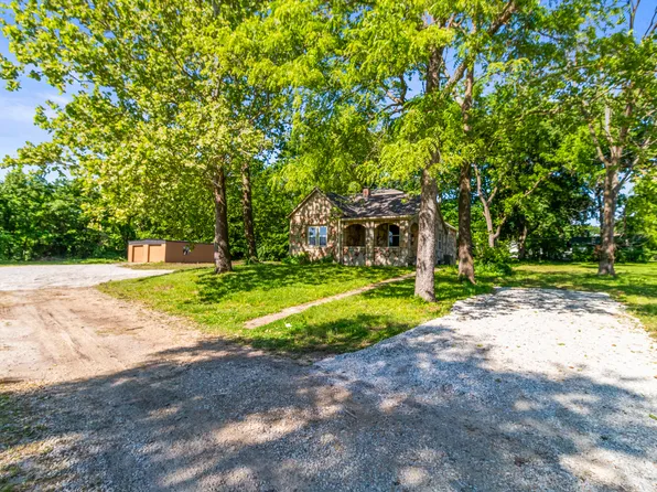902 S Pine St, Holden, MO 64040