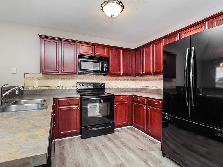 329 Sarna Dr — Photo 7
