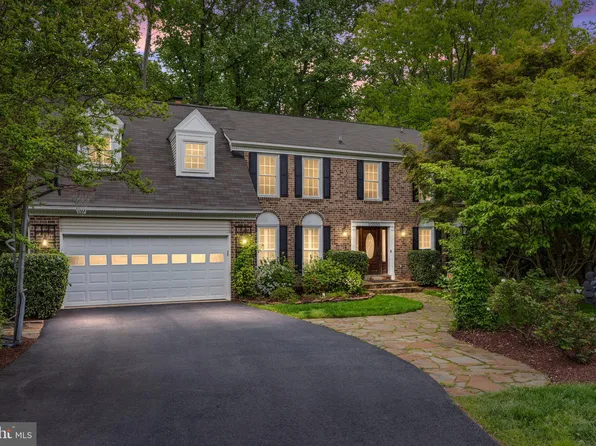 10300 Dunn Meadow Rd, Vienna, VA 22182