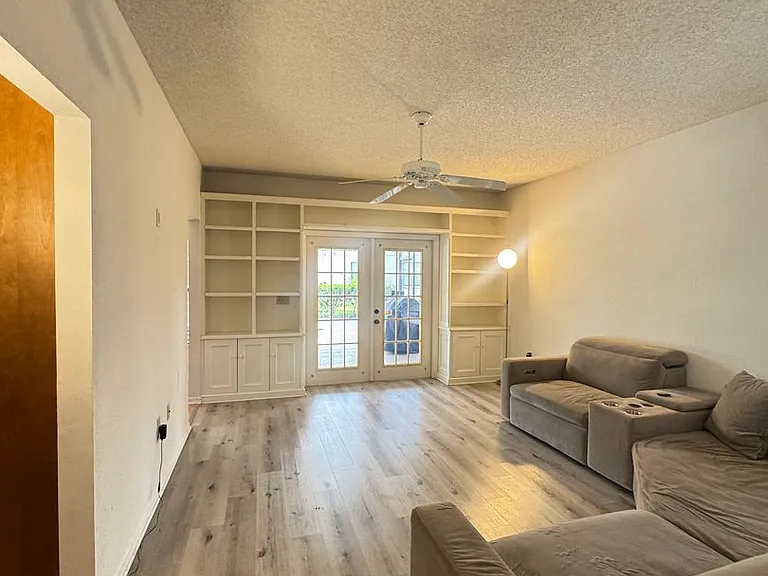 6077 Marella Dr — Photo 13