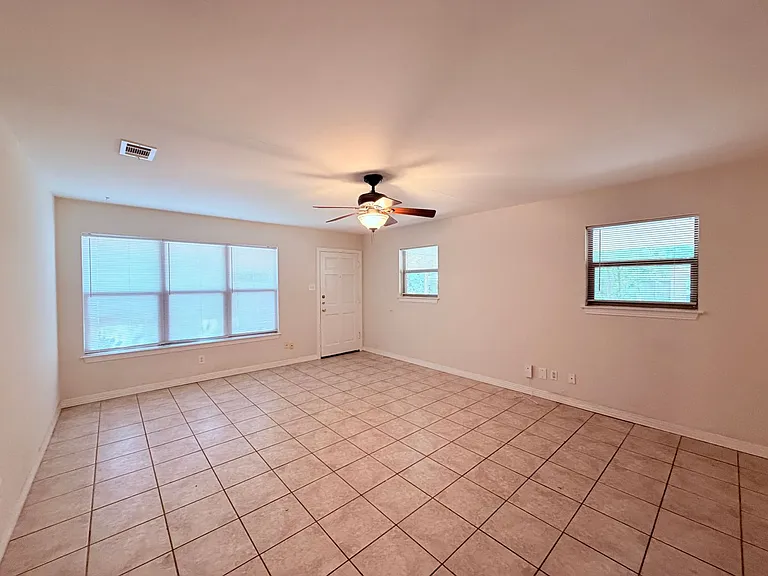 5915 Sunshine Dr — Photo 4