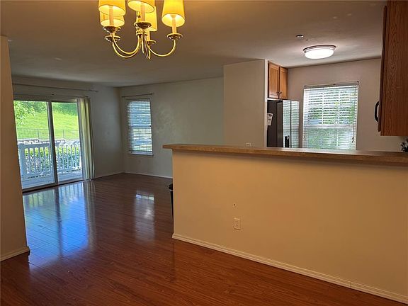 5th image of 1141 Arbor Creek Dr APT 2D