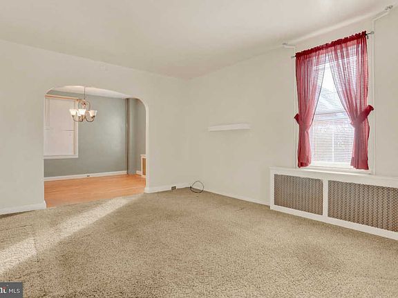 5th image of 115 E York St