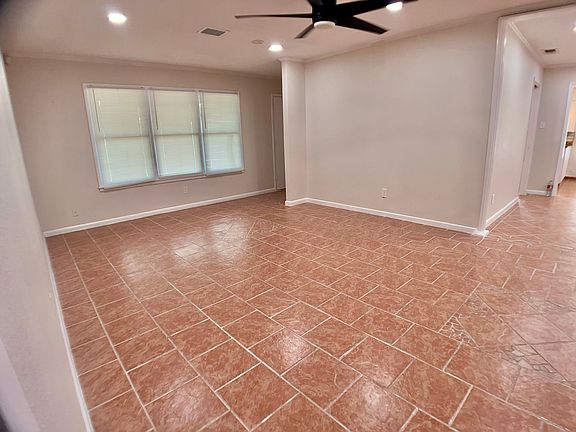 3rd image of 301 Baker Dr
